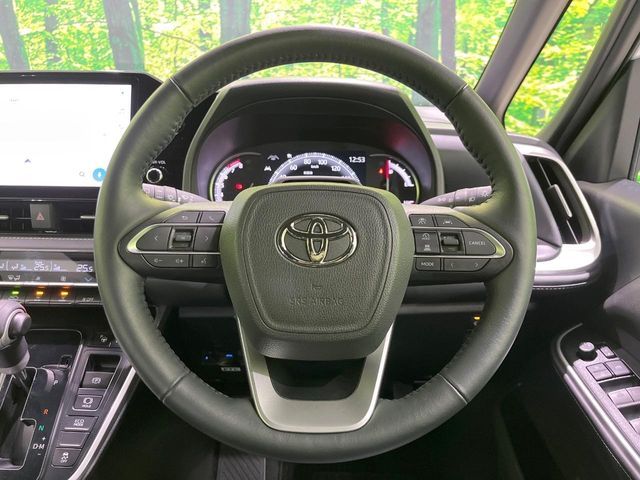 TOYOTA NOAH 4WD 2024