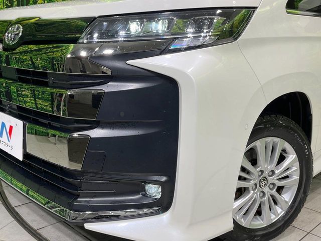 TOYOTA NOAH 4WD 2024