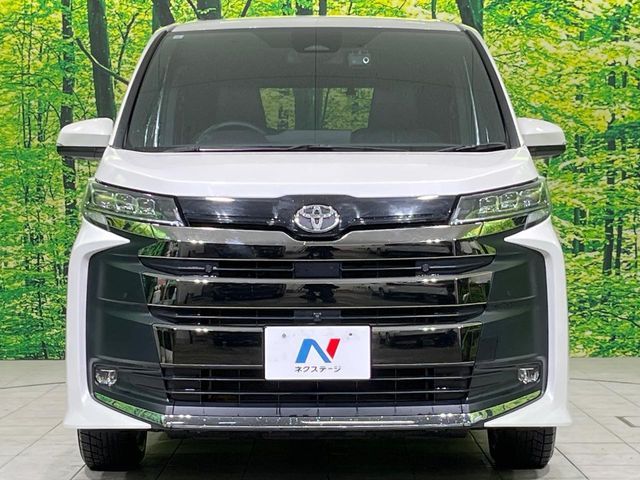 TOYOTA NOAH 4WD 2024