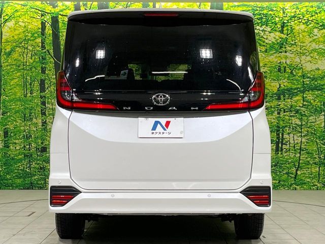TOYOTA NOAH 4WD 2024