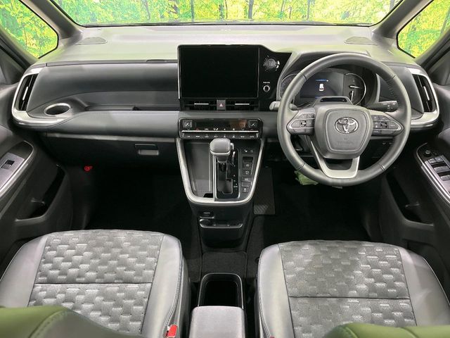 TOYOTA VOXY 4WD 2024