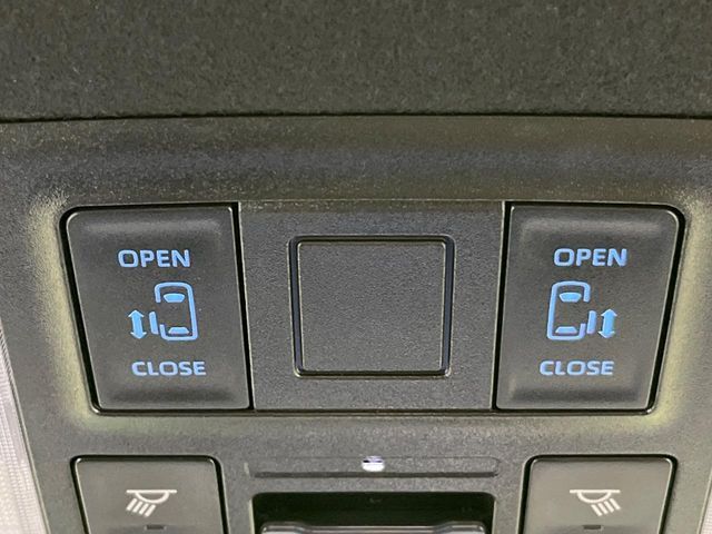 TOYOTA VOXY 4WD 2024