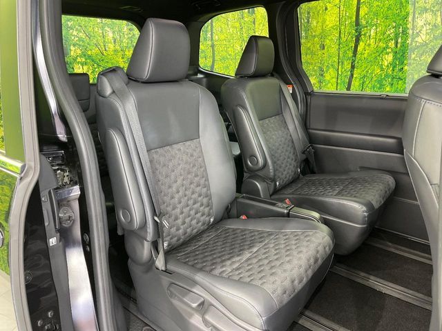 TOYOTA VOXY 4WD 2024