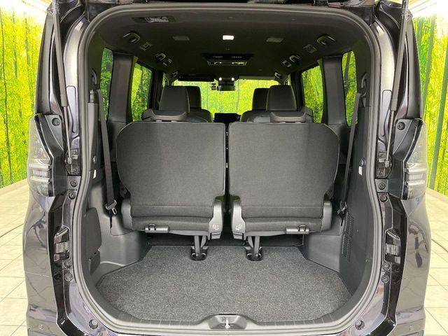 TOYOTA VOXY 4WD 2024