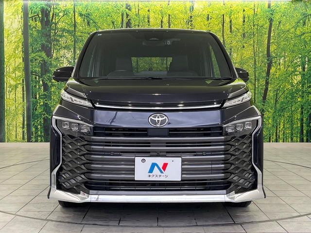 TOYOTA VOXY 4WD 2024