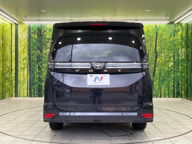 TOYOTA VOXY 4WD 2024