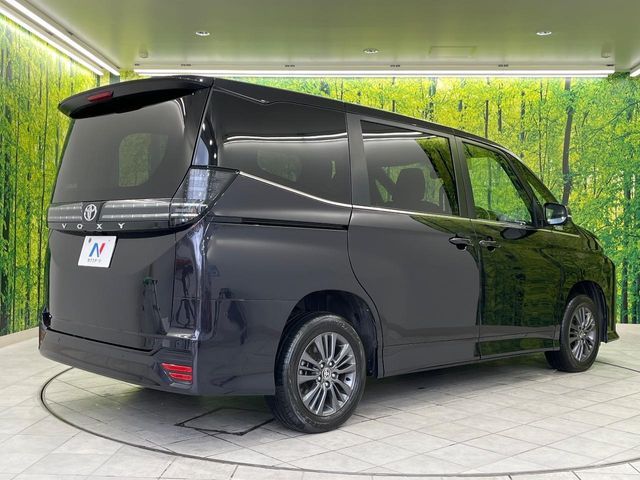 TOYOTA VOXY 4WD 2024