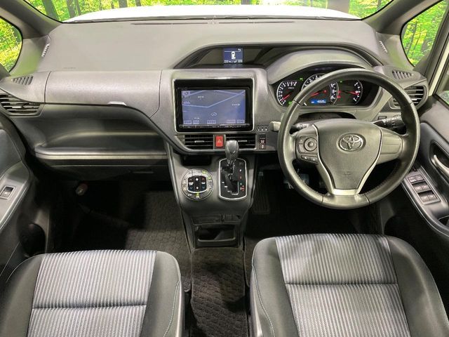 TOYOTA VOXY 2014