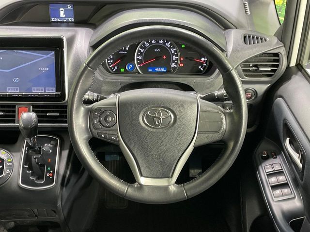 TOYOTA VOXY 2014