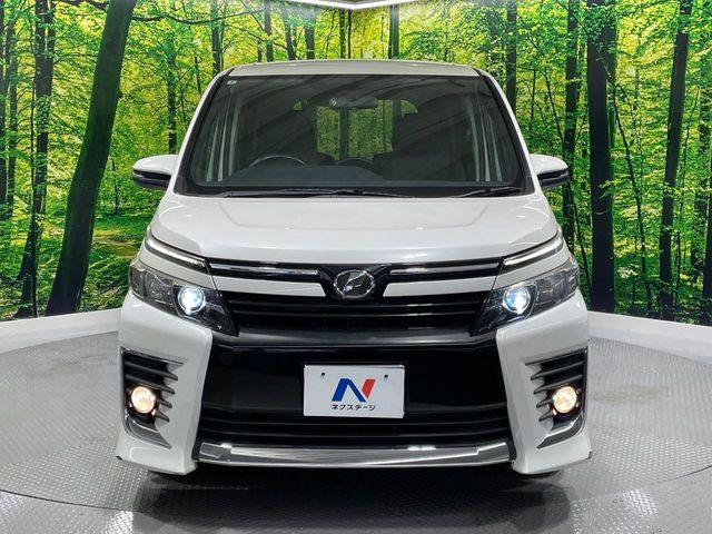 TOYOTA VOXY 2014