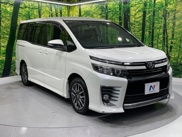 TOYOTA VOXY 2014