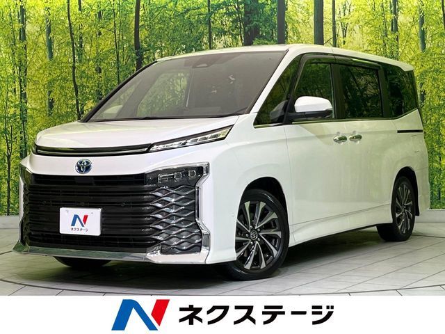 TOYOTA VOXY HYBRID 2023