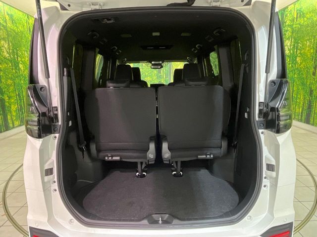 TOYOTA VOXY HYBRID 2023