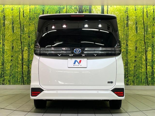 TOYOTA VOXY HYBRID 2023