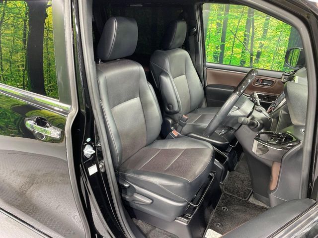 TOYOTA ESQUIRE HYBRID 2017