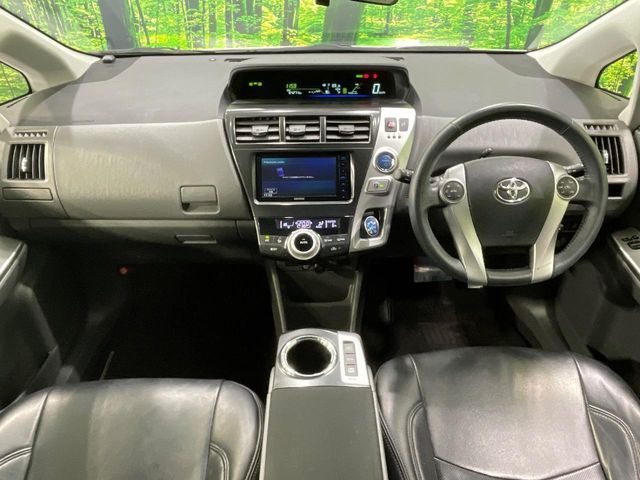 TOYOTA PRIUS Alpha 2012