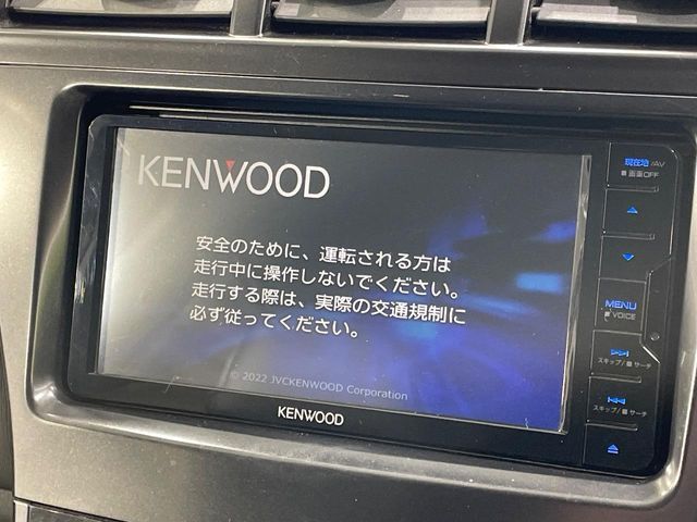 TOYOTA PRIUS Alpha 2012