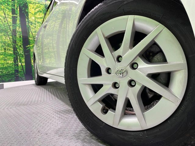 TOYOTA PRIUS Alpha 2012