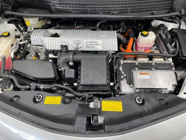 TOYOTA PRIUS Alpha 2012