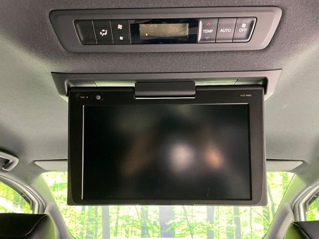 TOYOTA NOAH HYBRID 2018