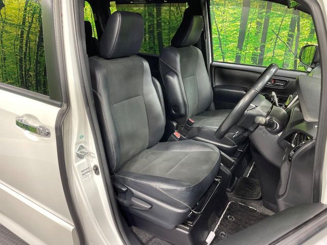 TOYOTA NOAH HYBRID 2018