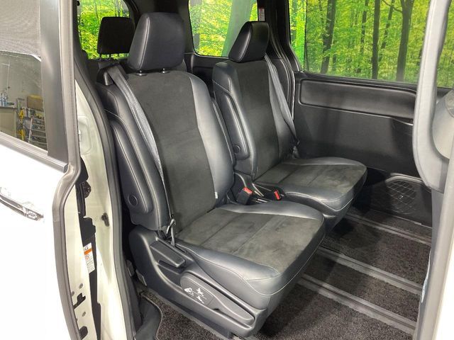 TOYOTA NOAH HYBRID 2018