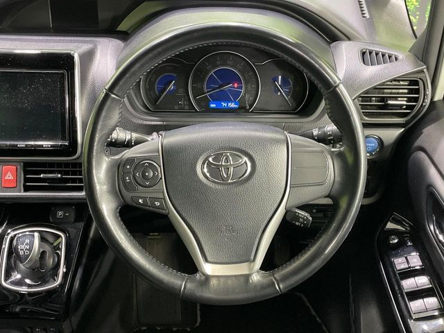 TOYOTA NOAH HYBRID 2018