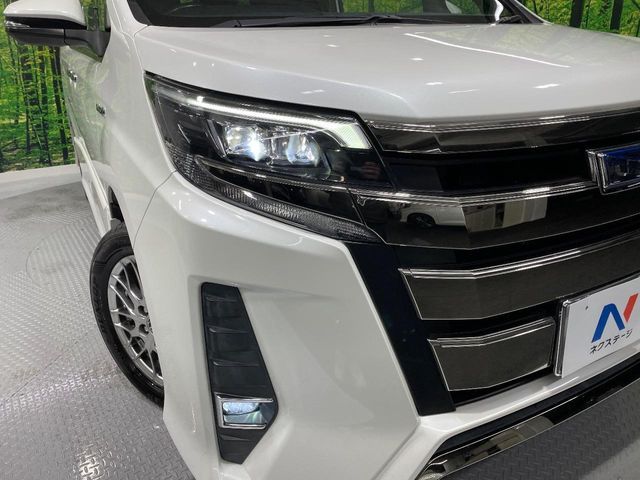TOYOTA NOAH HYBRID 2018