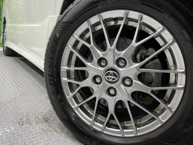 TOYOTA NOAH HYBRID 2018