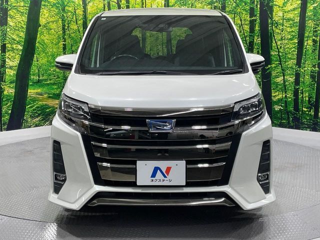TOYOTA NOAH HYBRID 2018