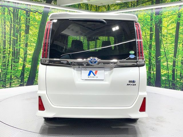 TOYOTA NOAH HYBRID 2018