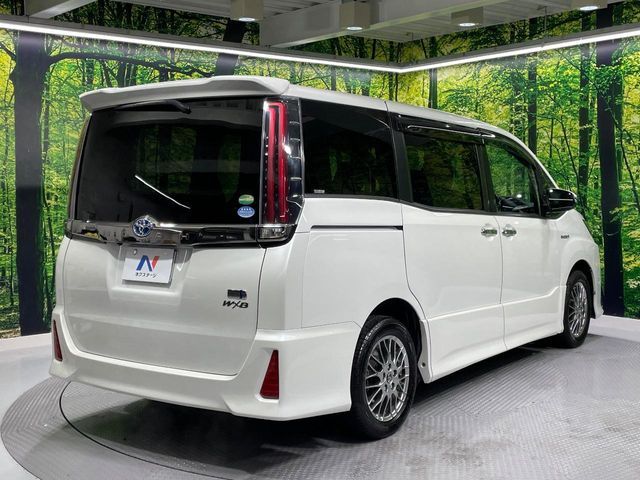 TOYOTA NOAH HYBRID 2018