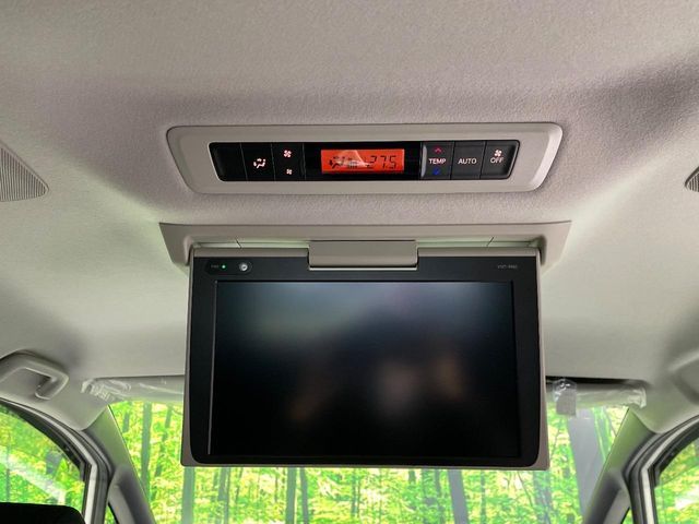 TOYOTA NOAH HYBRID 2017