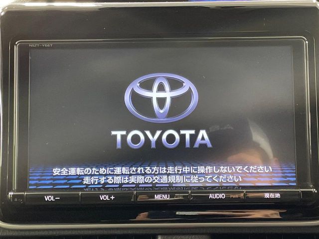 TOYOTA NOAH HYBRID 2017