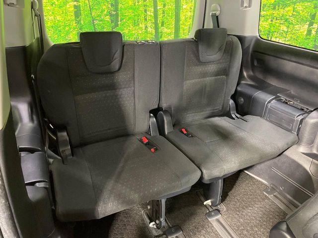 TOYOTA NOAH HYBRID 2017