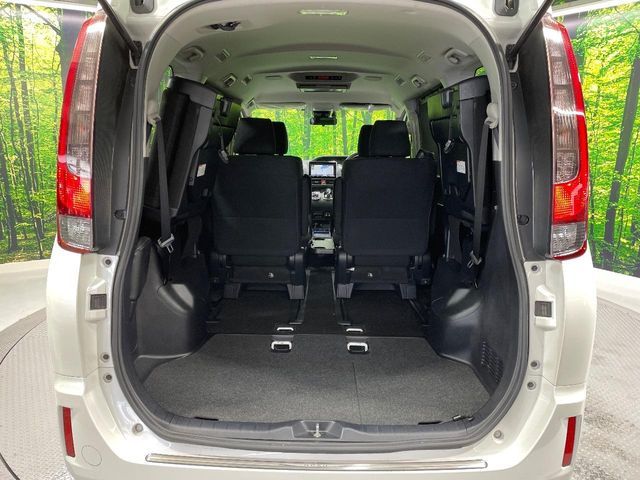 TOYOTA NOAH HYBRID 2017