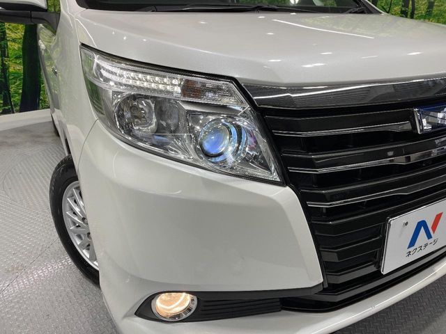 TOYOTA NOAH HYBRID 2017