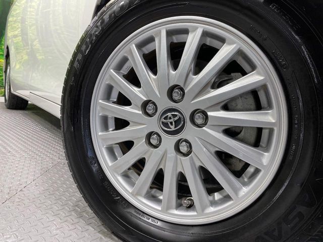 TOYOTA NOAH HYBRID 2017