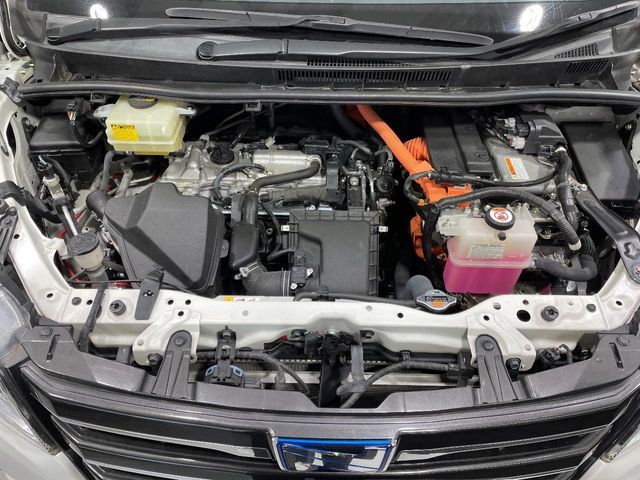 TOYOTA NOAH HYBRID 2017