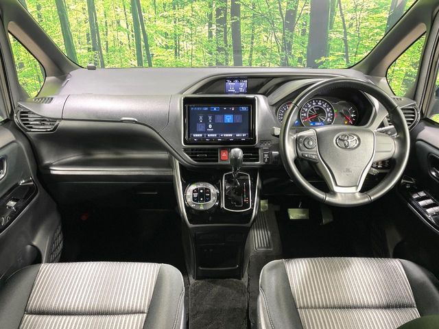 TOYOTA VOXY 2018