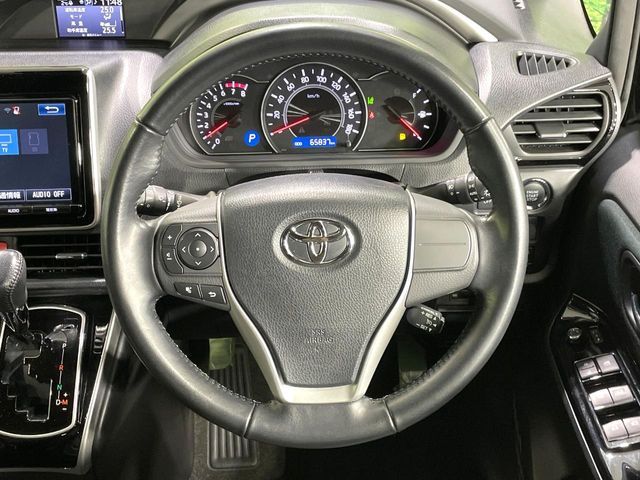 TOYOTA VOXY 2018