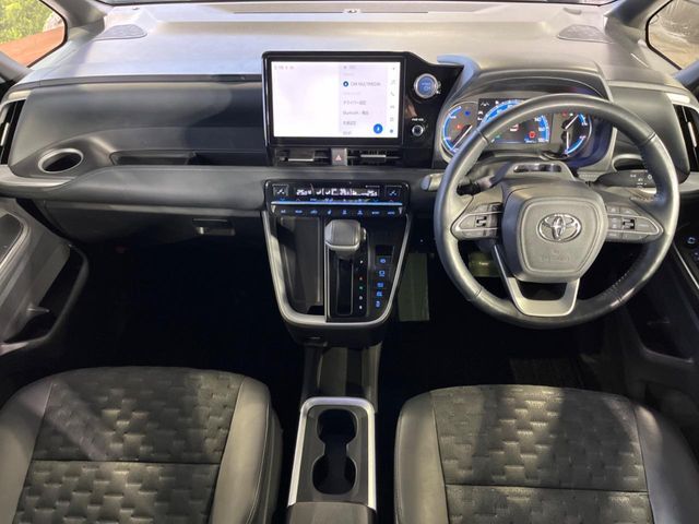 TOYOTA VOXY HYBRID 2023