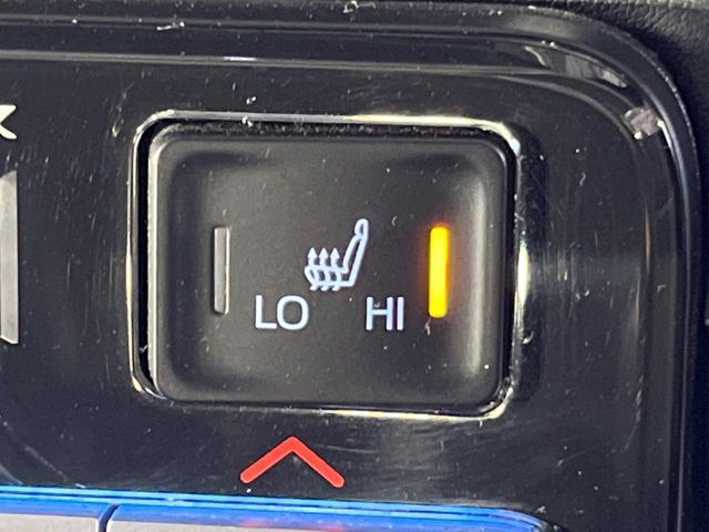 TOYOTA VOXY HYBRID 2023