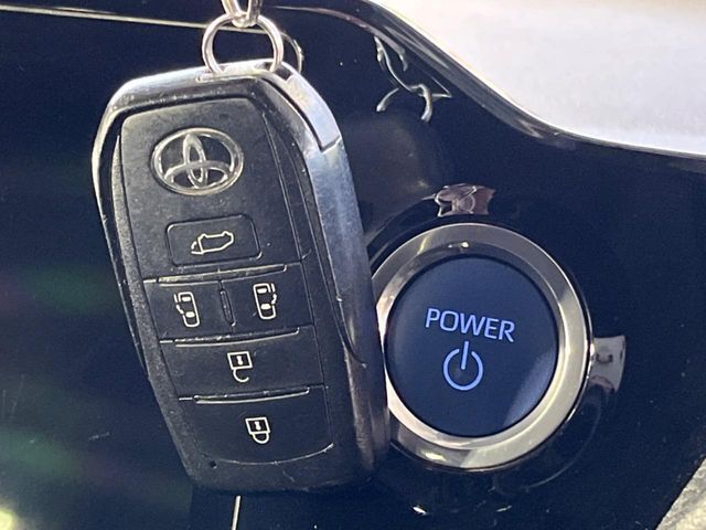 TOYOTA VOXY HYBRID 2023