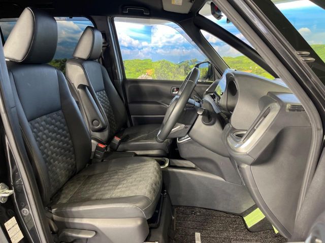 TOYOTA VOXY HYBRID 2023