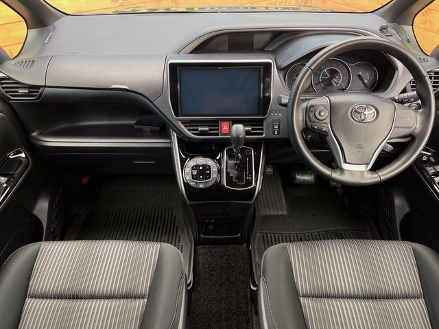 TOYOTA VOXY 4WD 2018