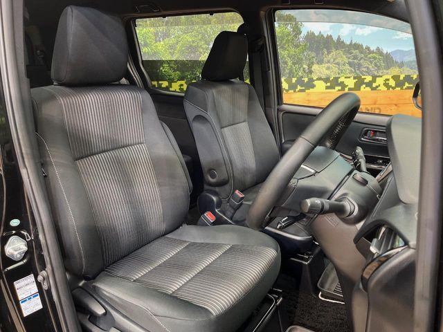 TOYOTA VOXY 4WD 2018