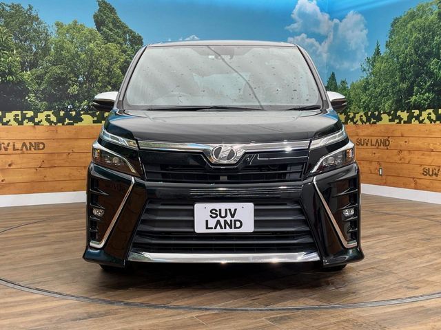 TOYOTA VOXY 4WD 2018