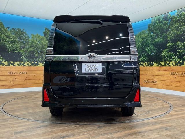 TOYOTA VOXY 4WD 2018