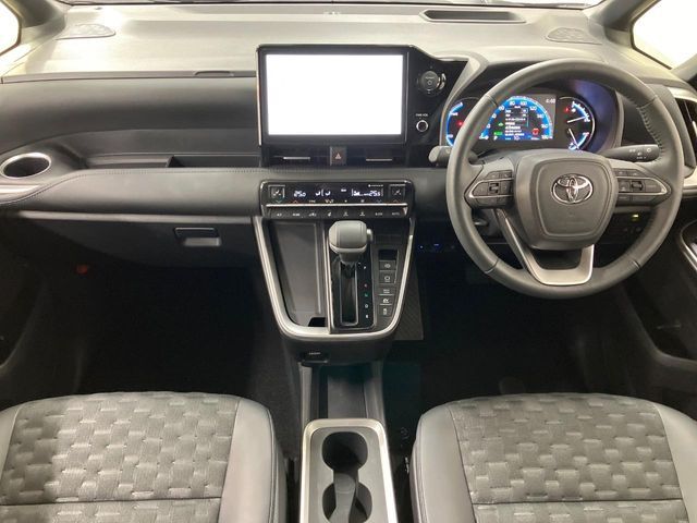 TOYOTA VOXY HYBRID 2025